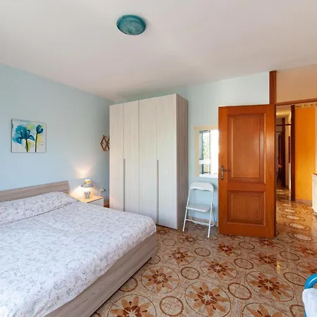 アパート 2 Bedroom Cozy In カステルサルド